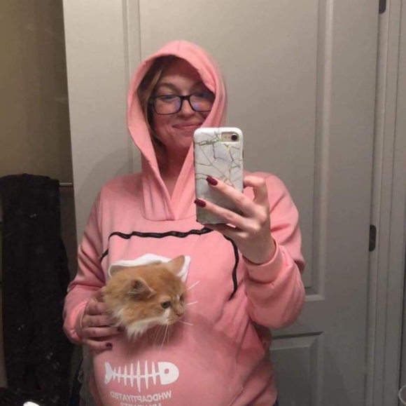 Sweatshirt that holds your cat 🐱 - Picture 9 of 9